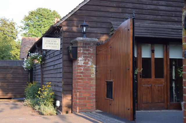 Country Funerals: Independent Funeral Directors
