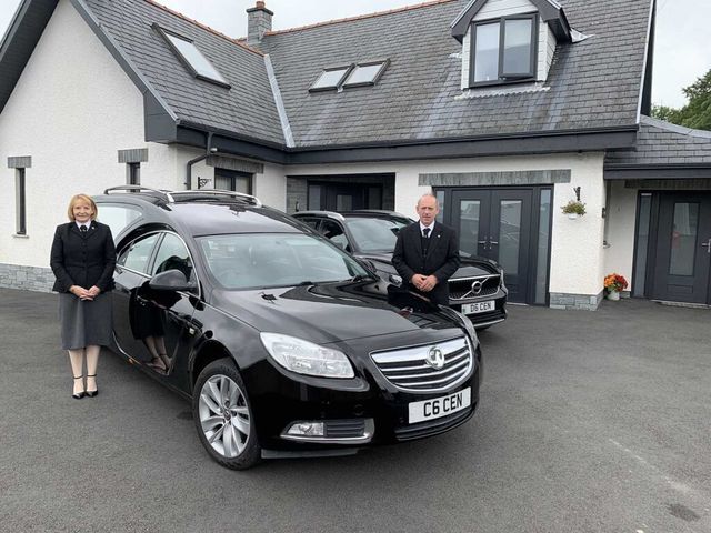 Cenfil Reeves a'i Fab Funeral Directors