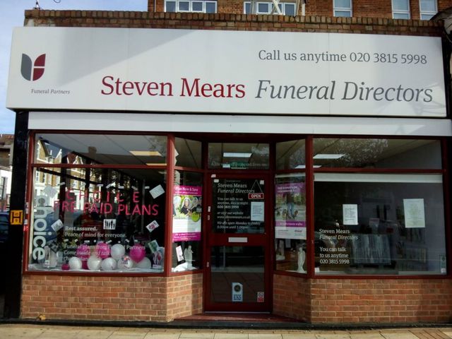 Steven Mears Funeral Directors and Memorial Masonry Specialist