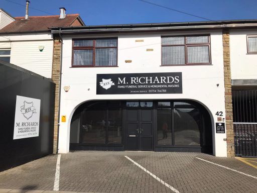 M Richards Family Funeral Service